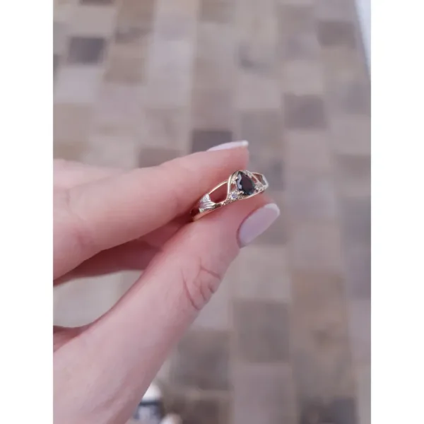 Modelo C168 em ouro maciço no curso de magistério