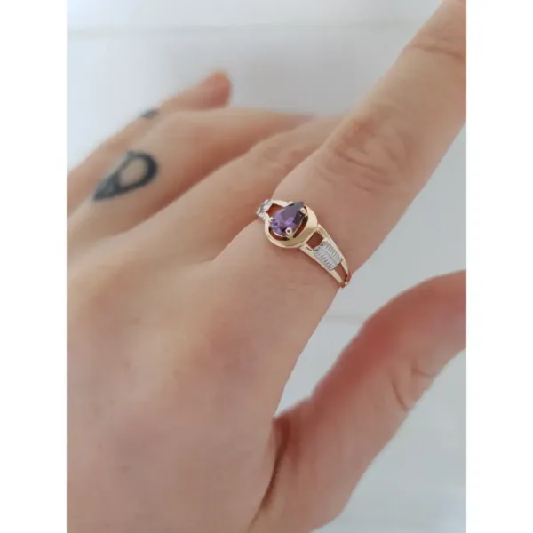 Modelo C165 no curso de pedagogia em ouro maciço