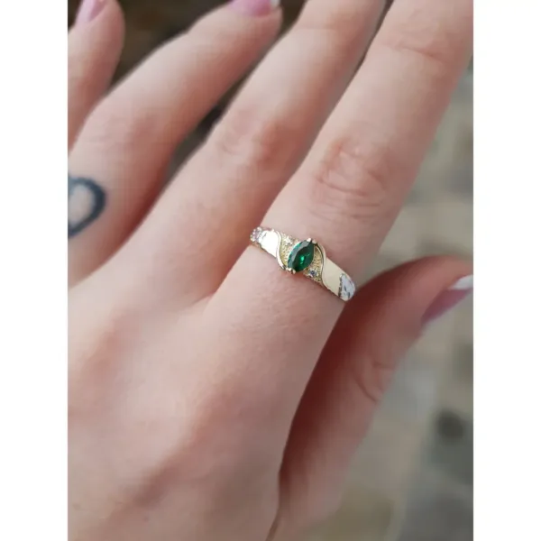 Anel de formatura no curso de Educação física em ouro maciço