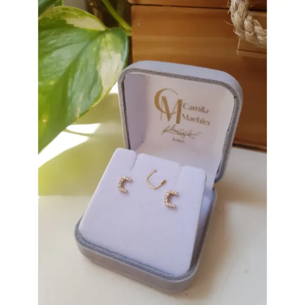 Brinco em ouro maciço na letra C