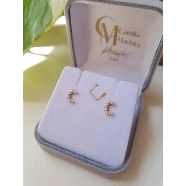 Brinco em ouro maciço na letra C