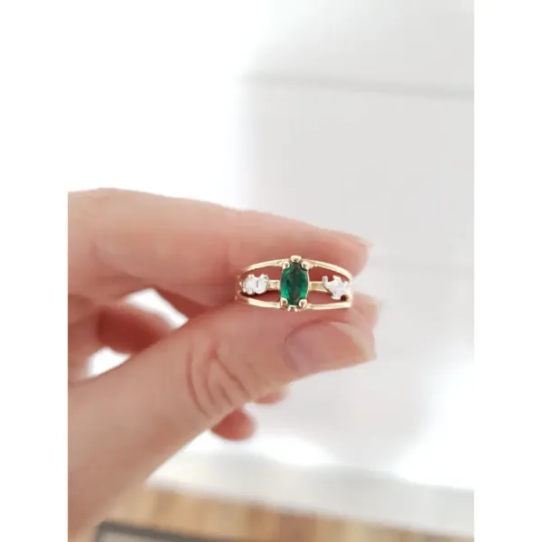 Anel no curso de Enfermagem em ouro maciço