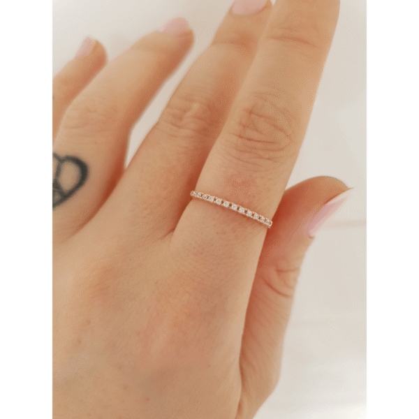 Meia aliança em ouro maciço