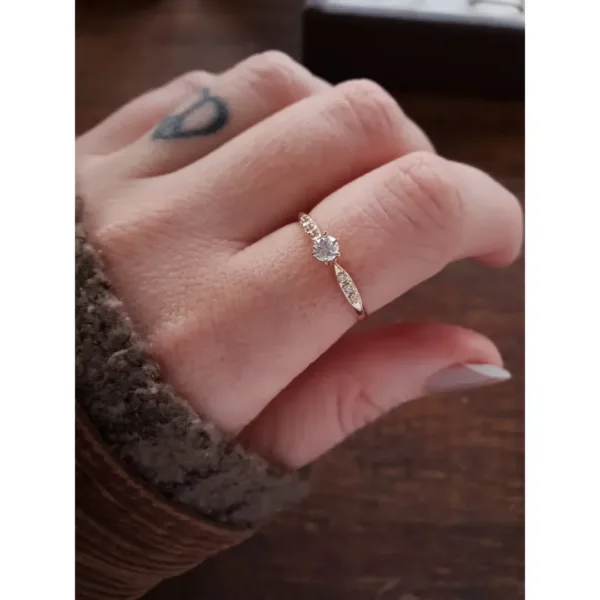 Anel solitário em ouro maciço