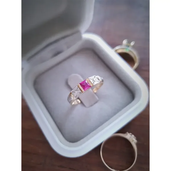 Anel C156 no curso de Ciências Contabéis em ouro maciço