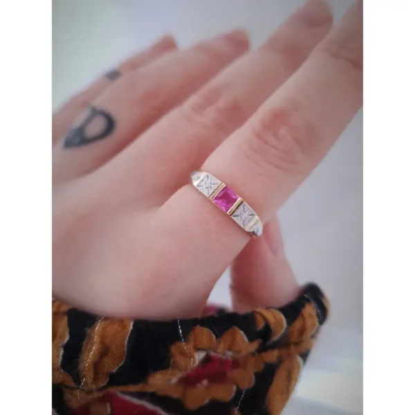 Anel C156 no curso de Ciências Contabéis em ouro maciço