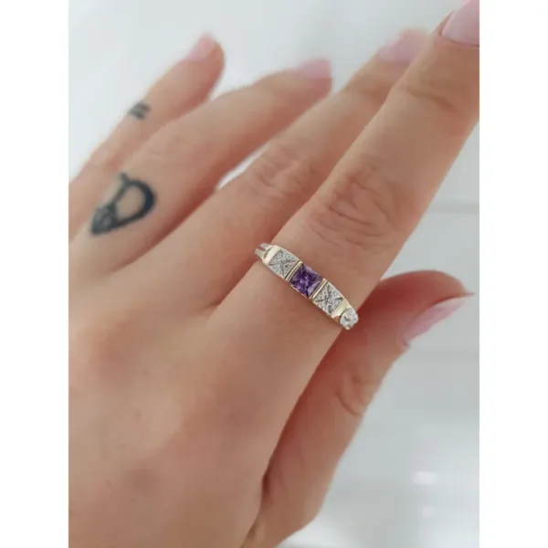 Anel C156 no curso de Letras em ouro maciço